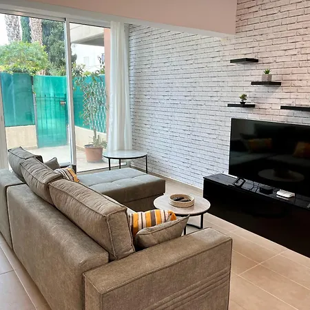 Pafia Crown-jewel 2b, Pool, Prime Location, דירה Paphos