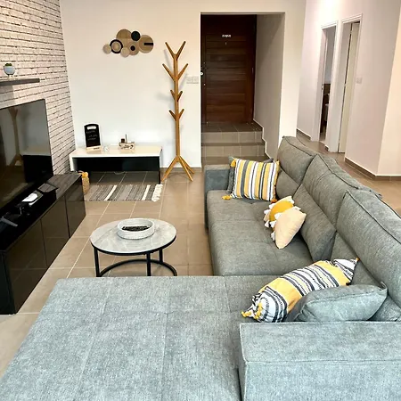 Pafia Crown-jewel 2b, Pool, Prime Location, דירה